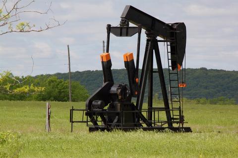 Нефть под давлением интереса: WTI возвращается к $65, Brent догоняет