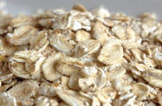 Овсянка нормализовует давление благодаря клетчатке