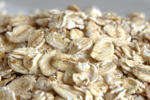 Овсянка нормализовует давление благодаря клетчатке