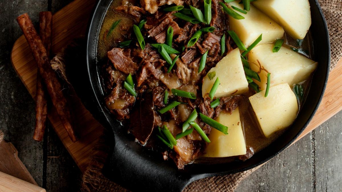 Мясо в горшочке