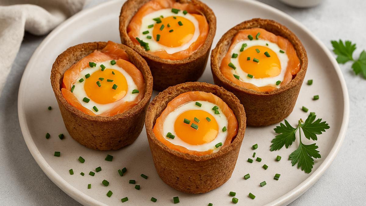 Яйца, запечённые в ржаных корзиночках с рыбой Яйца, запечённые в ржаных корзиночках с рыбой