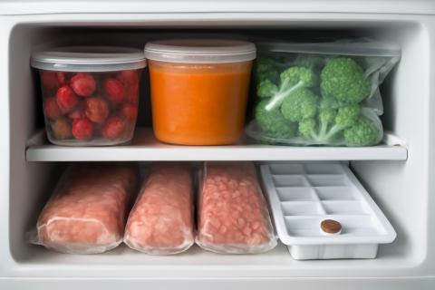 Эксперты назвали оптимальный способ заморозки тертого сыра