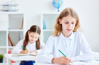 Музаев: ЕГЭ не отменят, варианты одинаковы для всех