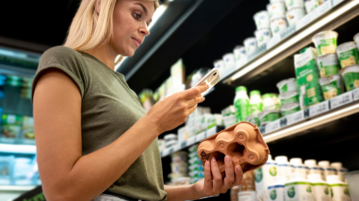 женщина в магазине