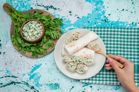 Твёрдый сыр усиливает насыщенность рыбных рулетиков — технологи питания