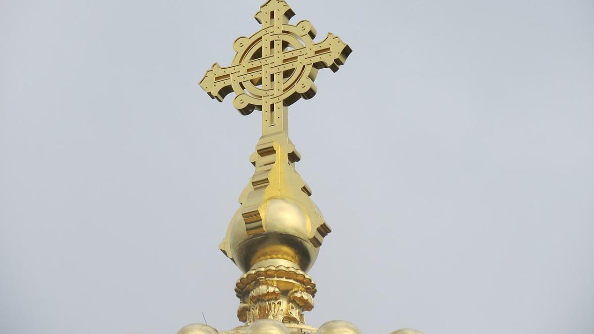 Крест на храме