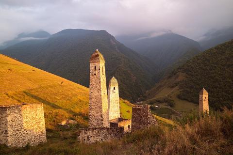 Лучшие горные маршруты Кавказа летом: от Домбая до Казбека