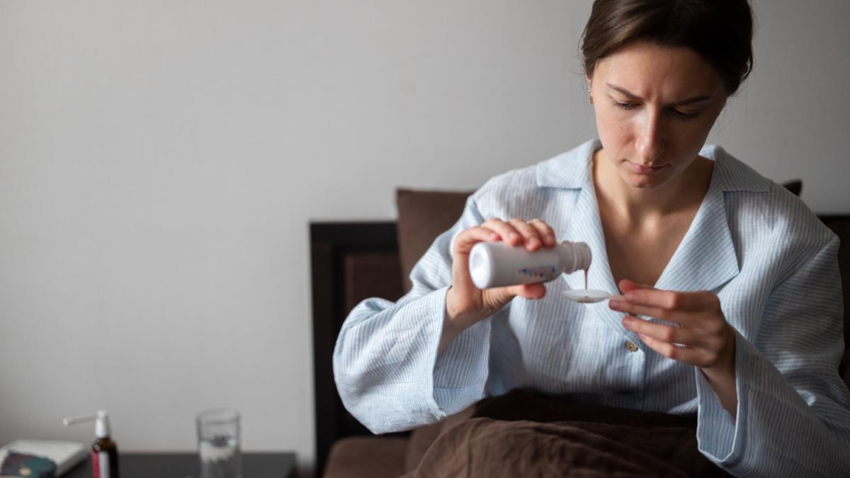 девушка болеет