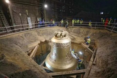 Колокол Vox Patris весит 55 тонн и имеет высоту 4 метра
