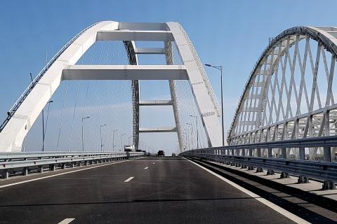 Как избежать очередей на Крымском мосту летом: советы туристам