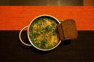 Добавил в куриный бульон всего один ингредиент — теперь все просят рецепт