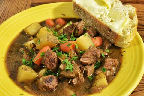 Исследование НовГУ: рацион с жирным мясом и картофелем в два раза повышает риск ожирения у детей
