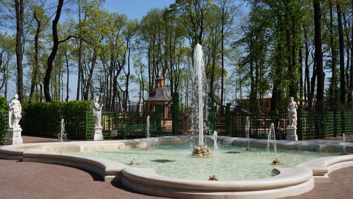 Летний сад в Петербурге после реконструкции 2009-2011 гг (Фонтан) Летний сад в Петербурге после реконструкции 2009-2011 гг (Фонтан)
