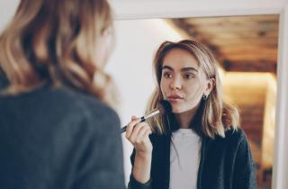 Сидорова рассказала о пользе сухих, кремовых и жидких румян в макияже