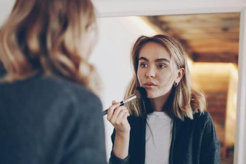 Сидорова рассказала о пользе сухих, кремовых и жидких румян в макияже