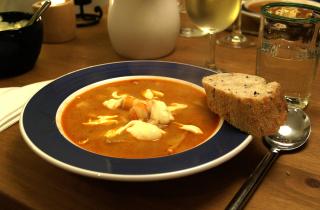 Раньше думала, что уха — простая еда, пока не попробовала эту версию со сливками