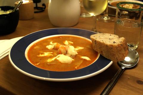 Раньше думала, что уха — простая еда, пока не попробовала эту версию со сливками