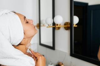 Алифанова заявила, что минимализм в уходе помогает коже выглядеть живой