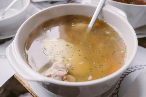 Сушёное мясо залить водой — через 15 минут на столе ароматный суп, как у бабушки