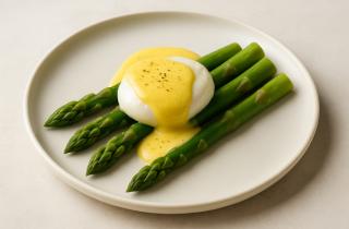 Минимум калорий, максимум пользы: спаржа с яйцом — правильная еда без скуки