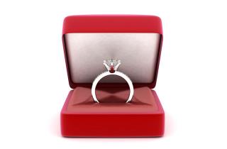 Кольца с историей снова в моде: почему винтаж стал главным символом 2025 года