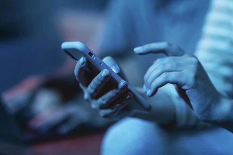 Австралийские философы сравнили смартфоны с паразитами, крадущими наше внимание и данные 