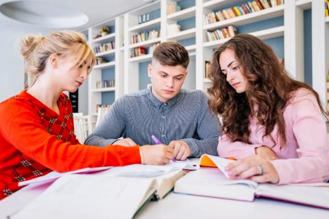 Ухоженный внешний вид: как студенты формируют впечатление у преподавателей