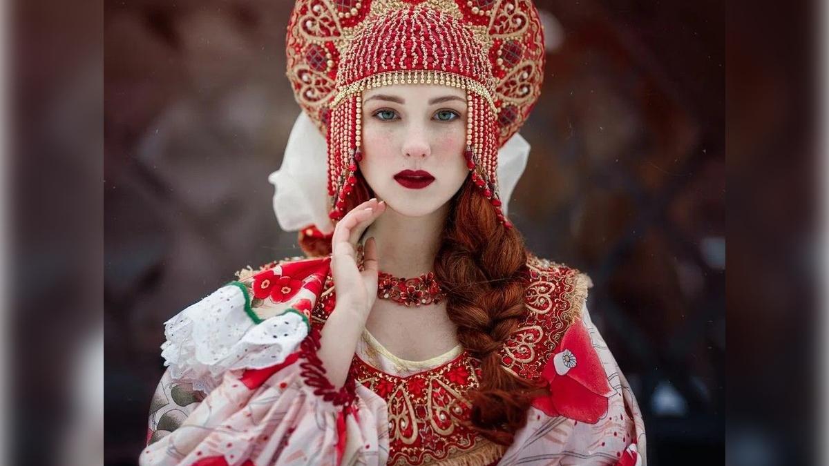 Девушка в кокошнике Девушка в кокошнике