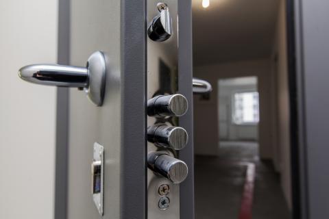 Житель Анадыря перевёл 900 тысяч рублей мошенникам под предлогом замены домофона