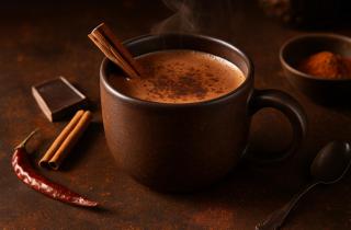 Аромат, густота, тепло в ладонях: напиток, который превращает вечер в покой