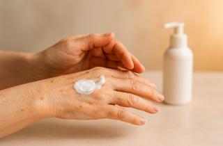 Осенние руки требуют тепла: как один ритуал возвращает коже мягкость и душе покой