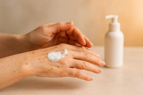 Осенние руки требуют тепла: как один ритуал возвращает коже мягкость и душе покой