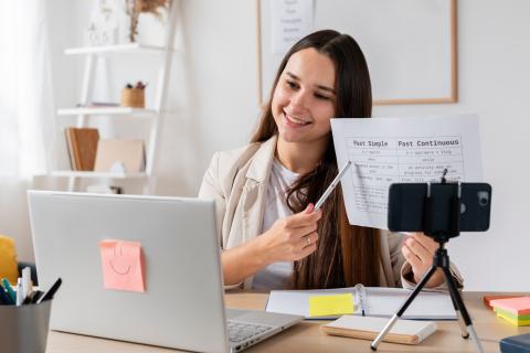 Учителя заявили о сбоях цифровых дневников