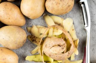 Яичная скорлупа и картофельные очистки оказались полезны для кожи