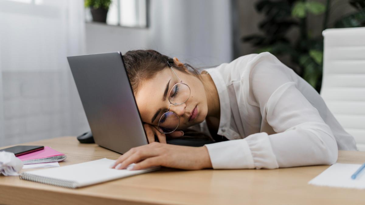 Девушка спит