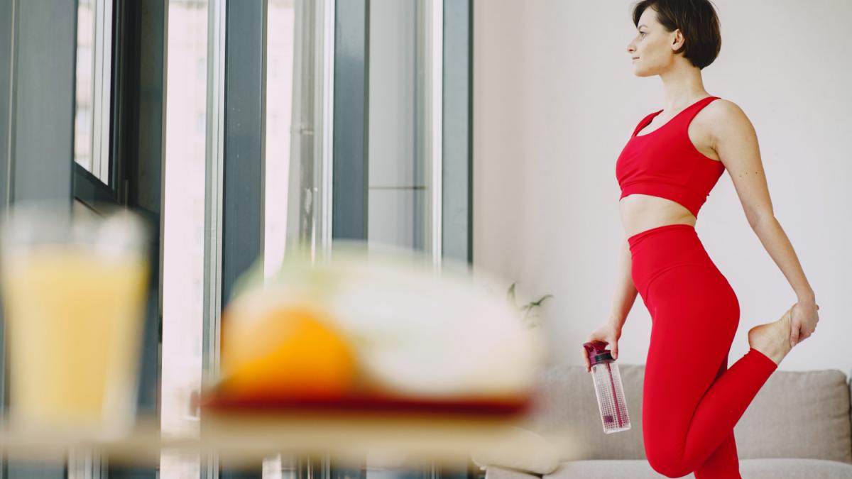 Девушка в красном