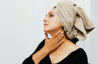 Созинова рассказала, почему крем для лица не подходит для шеи в холодное время