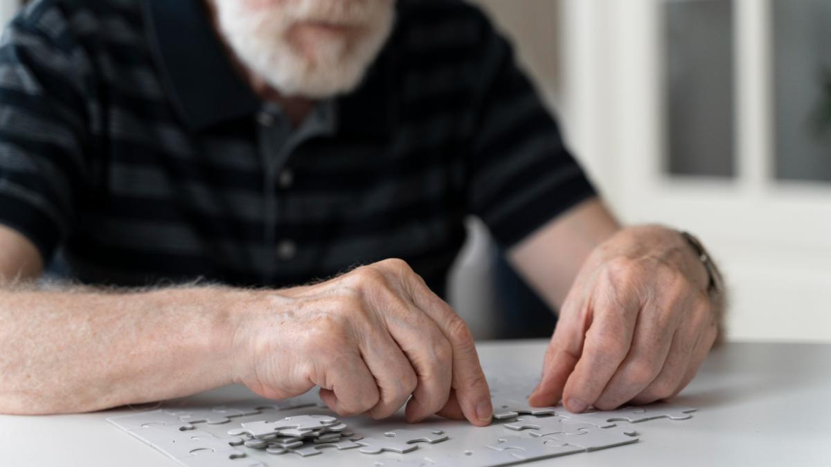 Пожилой мужчина