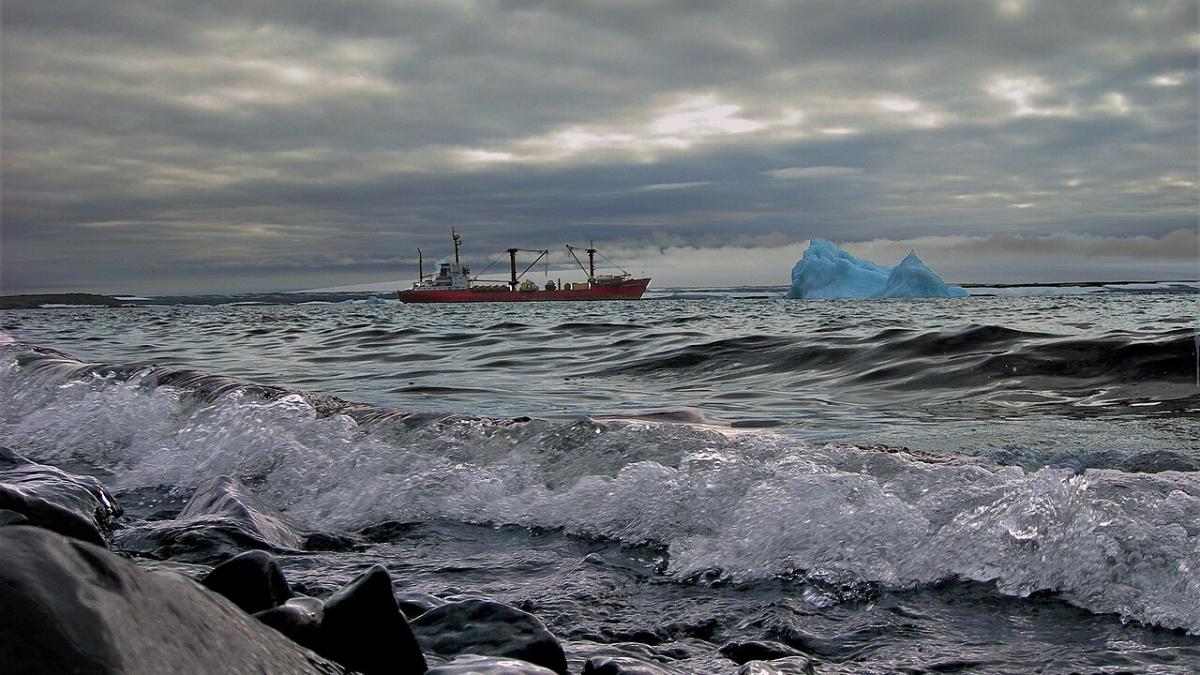 Баренцево море, залив Дежнёва Баренцево море, залив Дежнёва