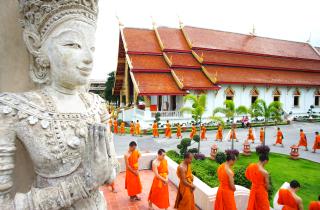 Без истерик и без айфонов: тревел-блогер перечислил, за что мужчины ценят тайских женщин