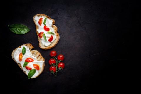Форель на ржаном: финны раскрыли секрет любимого летнего перекуса