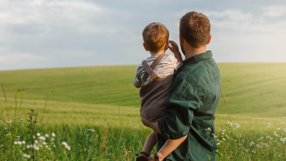 отец с ребенком