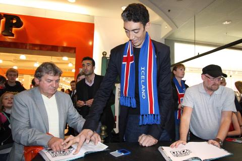 Разница роста рекордсменов 187 сантиметров — Guinness World Records