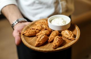 Почему домашние пирожки всегда вкуснее покупных: секрет не в дрожжах