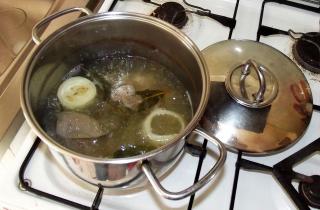 Тихое томление сохранило плотный вкус говяжьего бульона — кулинары