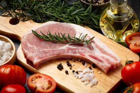 Пошлины США ударили по кошельку: мясо и рыба вырастут в цене