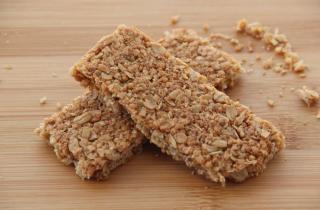 Магазинные батончики больше не нужны — эти делают дома за 15 минут