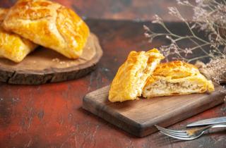 Твердый сыр натирают на терке для бриватов — кулинары