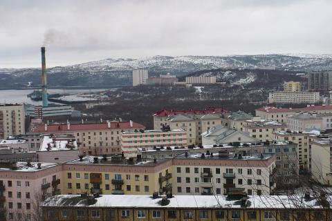 Школьникам Мурманской области вновь начали вручать серебряные медали за успехи в учебе
