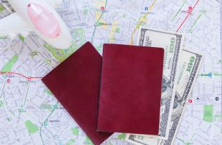 Россияне снова массово летят за границу: названы страны, где отдых дешевле и теплее